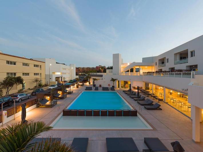 Apartahotel para 3 personas, con Balcón y Terraza además de Jardín y Piscina en Fuerteventura