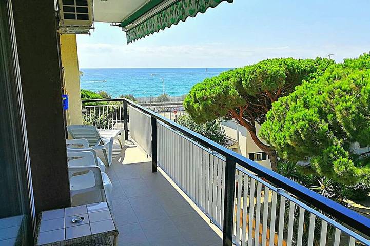 Holiday apartment for 8 people, with pool and balcony - 1