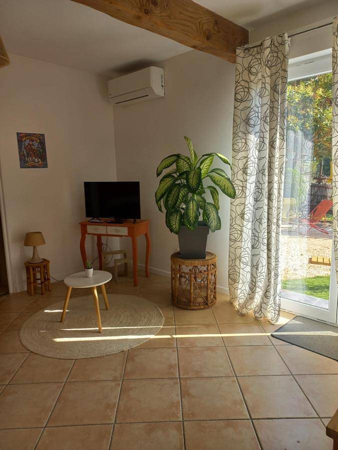Appartement entier, One-Bedroom Apartment in Céret, Côte méditerranéenne (France)