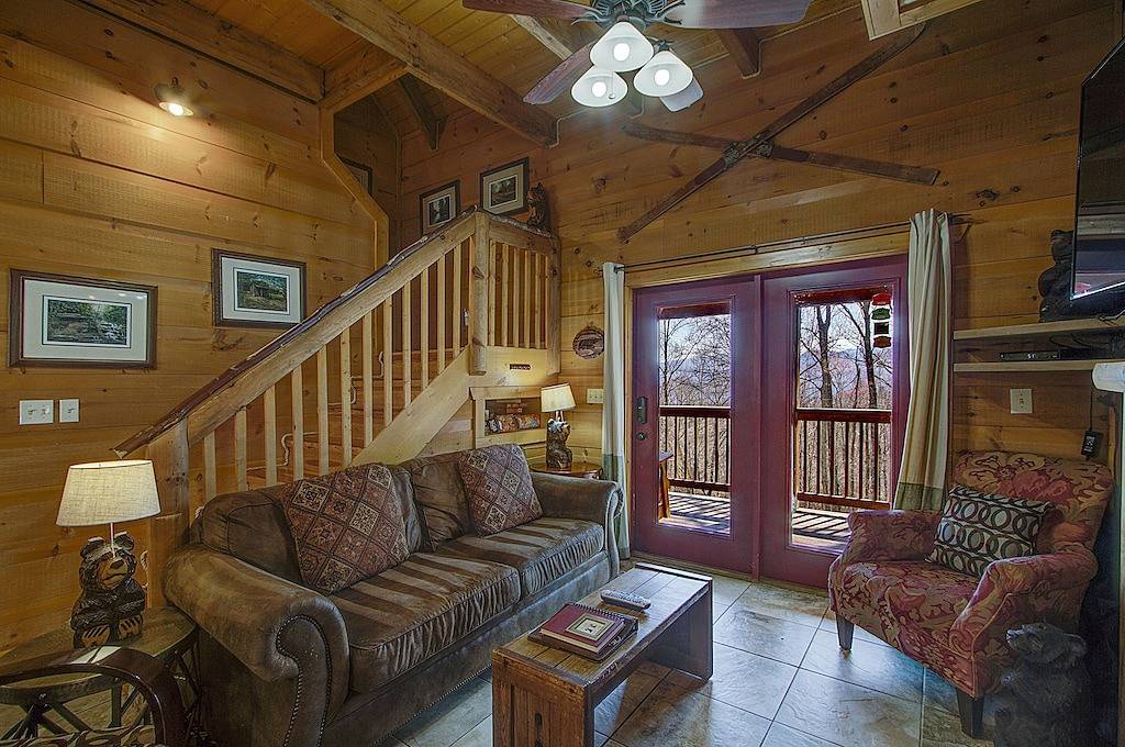 3Br / 3Bth Log Cabin 3. 4 Meilen vom Streifen in Gatlinburg. Buchen Sie jetzt! in Gatlinburg, Sevier County