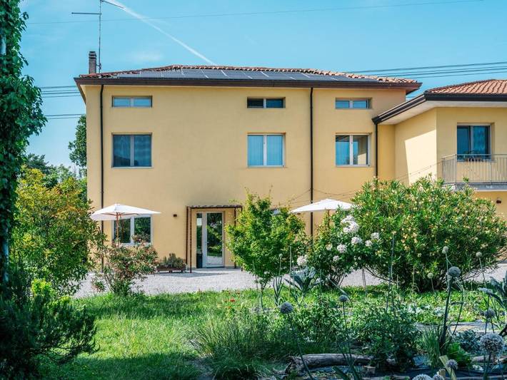 Location de vacances pour 2 personnes, avec Terrasse ainsi que Jardin et Vue à Portogruaro - 4