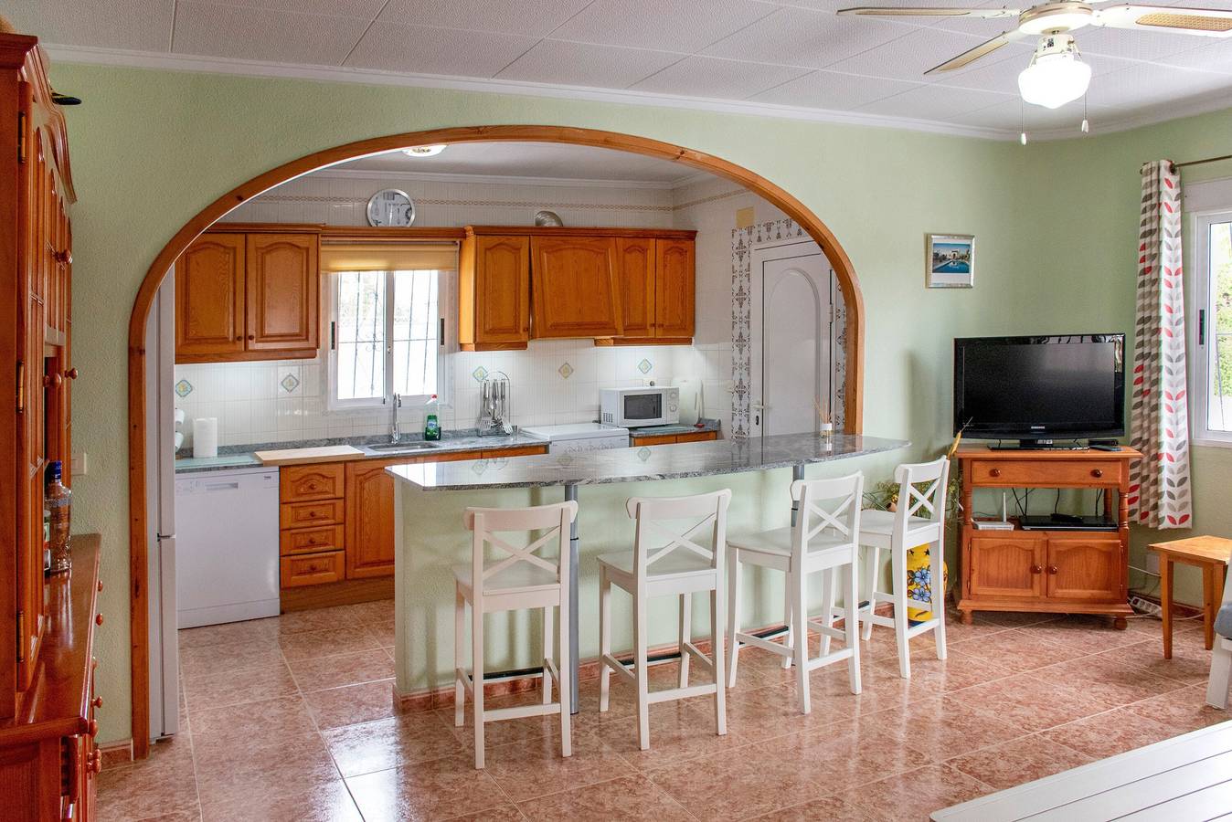 Villa La Casa Del Sol con piscina, jardín y Wi-Fi in El Chaparral, Torrevieja