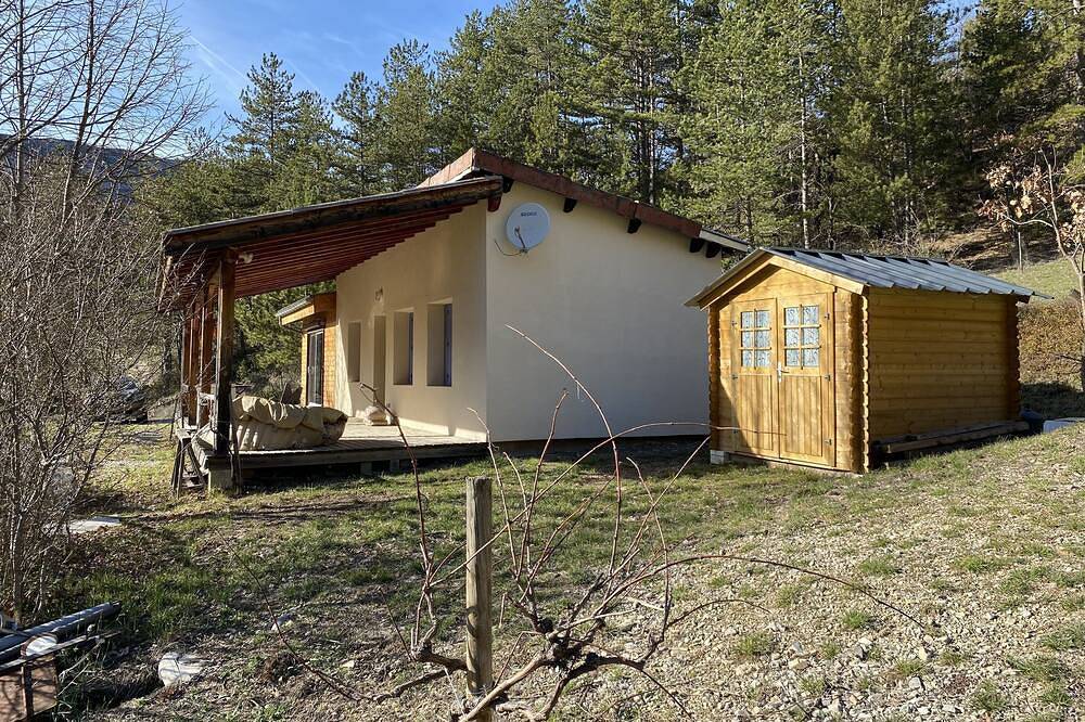 Charmante maison en pleine nature in Rémuzat, Région de nyons