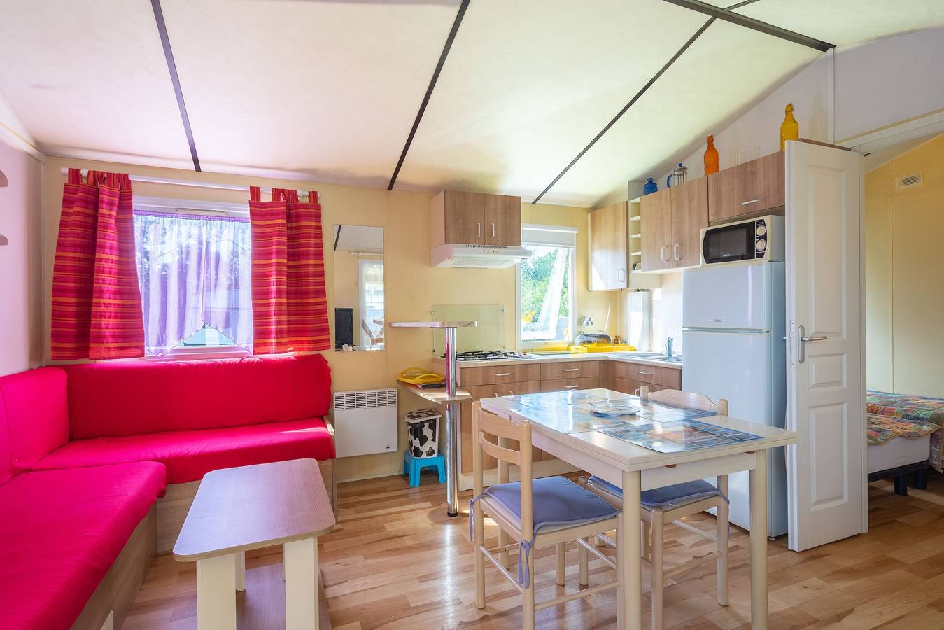 Mobil-home cerca de Royan con piscina compartida, terraza privada y Wi-Fi in Meschers-sur-Gironde, Region de Rochefort