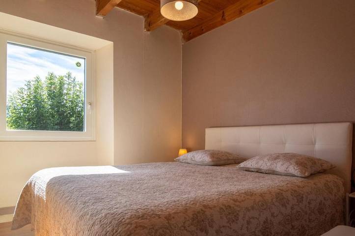 Location de vacances pour 8 personnes, avec jardin et terrasse à Marchastel (Lozère)