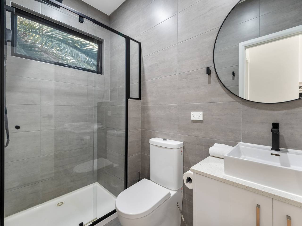 Ganze Wohnung, Komfortabler 2Br-Rückzugsort mit Balkon und Parkplatz in St Kilda, Melbourne