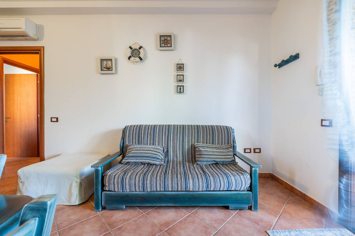Casa vacanze 'L'olivo' con terrazza privata, giardino privato e aria condizionata in Olia Speciosa, Cagliari e Dintorni