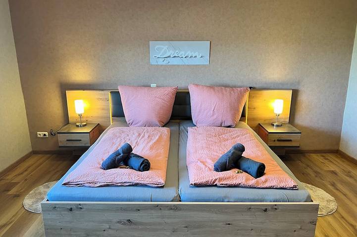 Ganze Wohnung, Gemütliche 4**** Fewo „Rhönland-Erlebnis“ für Familien auf dem Alpakahof in Urnshausen, Biosphärenreservat Rhön