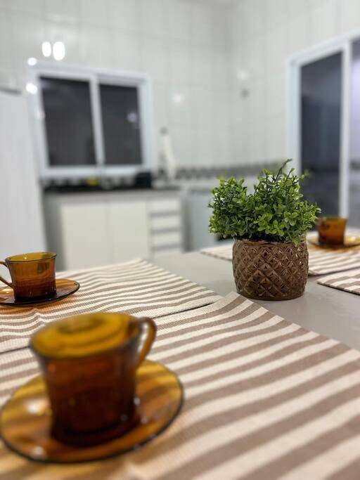 Casas e apartamentos de temporada para 6 pessoas, com terraço e piscina em Massaguaçu