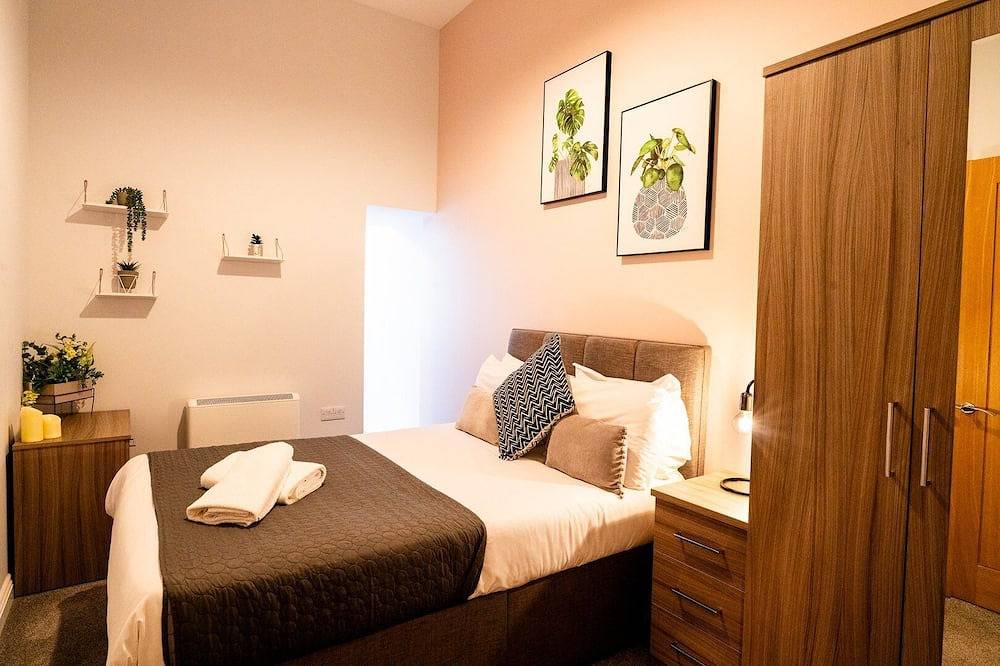 Entire apartment, Cohost Partners Serene Chapel Retreat King Bed Sleeps 4 in Swansea, Swansea region