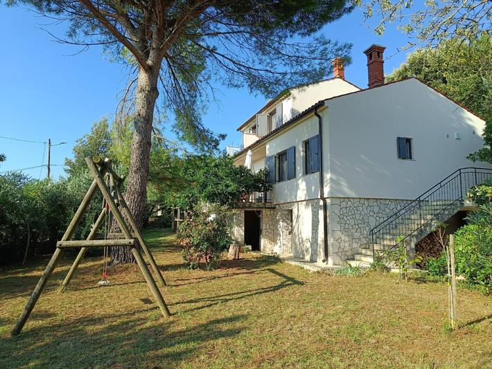 Beach house for 4 people, with garden and terrace, with pets in Croatia
