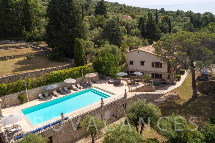 Location de vacances pour 22 personnes, avec jardin et piscine à Cabris - 2