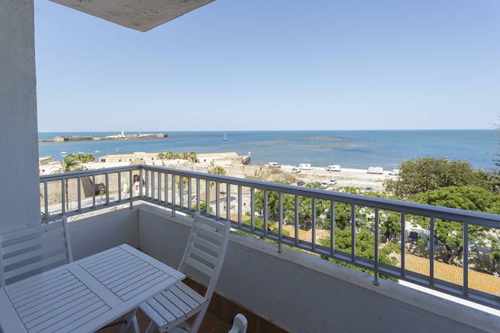 Vacation rental for 8 people, with terrace in Cádiz