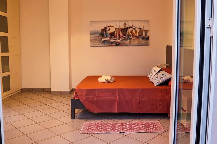 A 5-minute walk from the beach, a large villa with a pool, perfect for large families in Marina di Ragusa, Ragusa