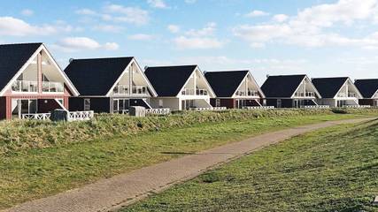 Ferienhaus für 4 Personen, mit Sauna und Ausblick sowie Terrasse, mit Haustier an der Kieler Bucht