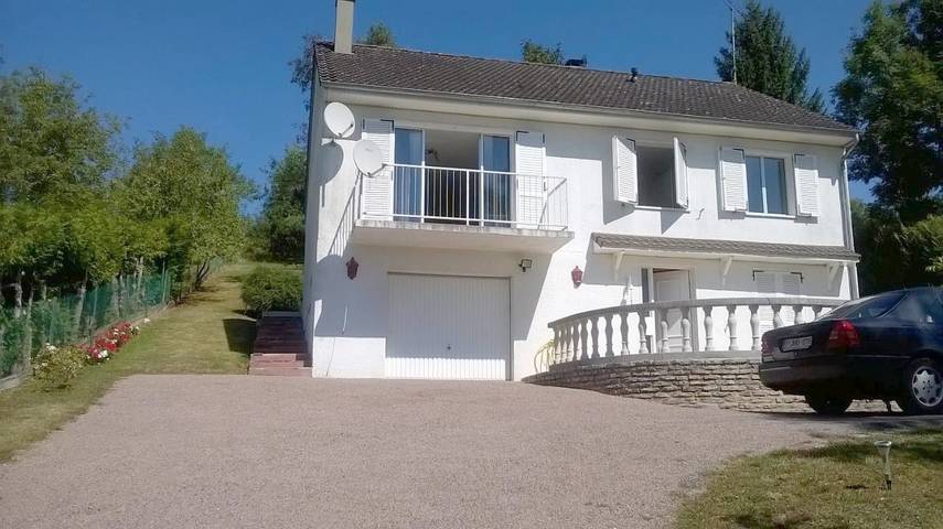 Location de vacances pour 4 personnes, avec jardin et vue à Triguères