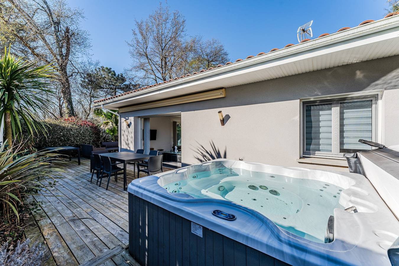 Villa tout confort avec Jacuzzi entre Lac et Océan in Cazaux, La Teste-de-Buch