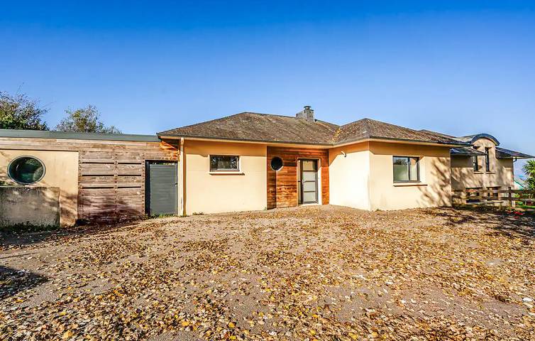 Location de vacances pour 15 personnes, avec terrasse et jardin, animaux acceptés à Lanvéoc