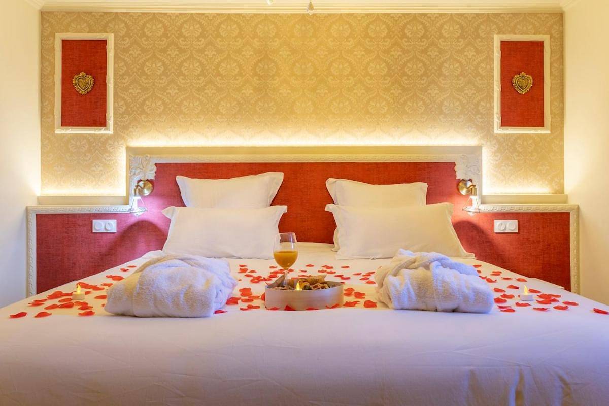 Appartement entier, Loveroom Diamant Spa Détente avec Balnéo Double & Sauna in Gémenos, Côte méditerranéenne (France)