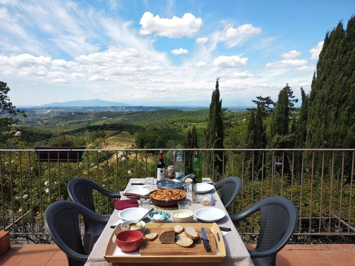 Appartamento intero, Apartment with Terrace in San Vivaldo, Montaione