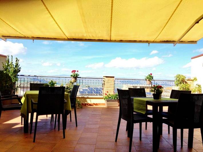 Chambre d’hôte pour 3 personnes, avec balcon et vue à Valguarnera Caropepe