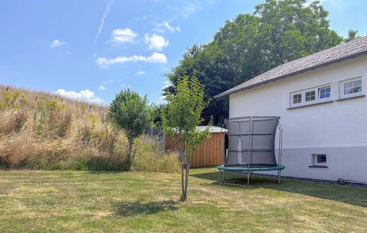 Ferienhaus für 6 Personen, mit Terrasse und Garten in der Eifel - 2