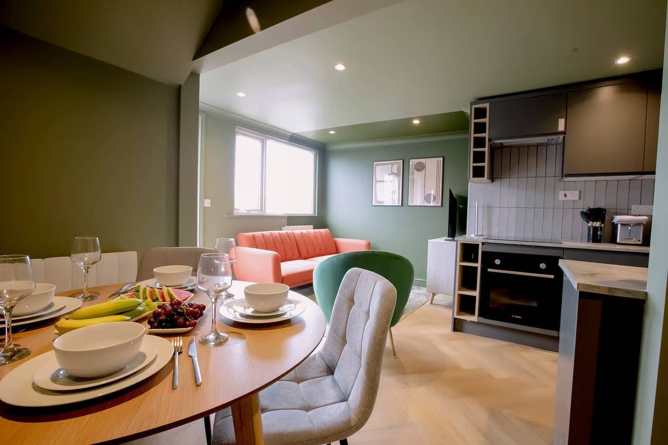Entire holiday apartment, 1 Bedroom Apartments Sleeps 3 - Balcony - Pets Ok in Carbis Bay, Cornwall