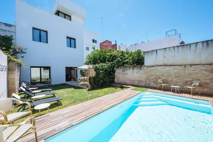 Casa rural para 12 personas, con Balcón y Terraza además de Jardín y Piscina en Tomares
