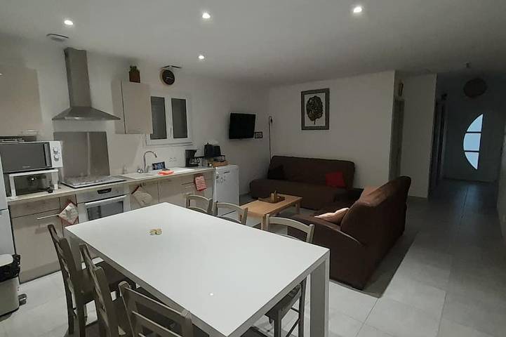 Location de vacances pour 6 personnes, avec jacuzzi et jardin à Combas
