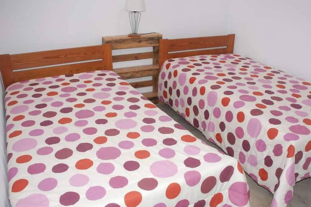 Haus im Dorf ,2016 total renoviert,6 Personen (5min Fahrzeit zum Strand) in Raposeira, Vila do Bispo