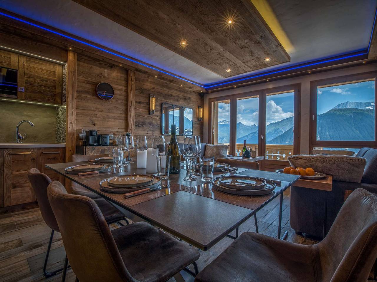 Hel lejlighed, Chalet-style 2-bedroom apartment, Courchevel 1850 center, ski 150m, Wifi in Courchevel 1850, Saint-Bon-Tarentaise