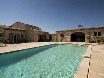 Cottage pour 5 personnes, avec piscine, adapté aux familles à Montfrin