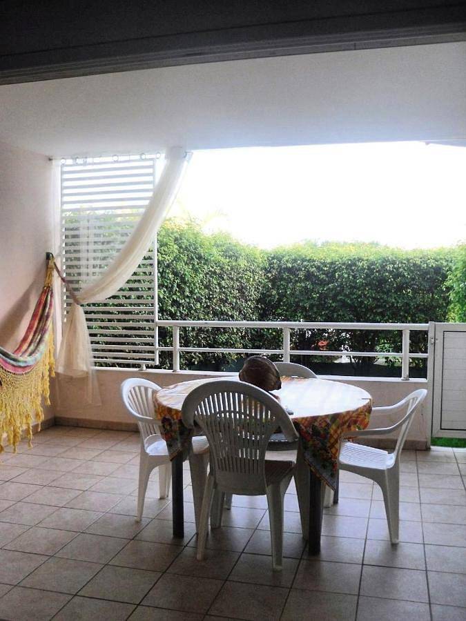 Appartement de vacances pour 4 personnes, avec jardin ainsi que piscine et terrasse