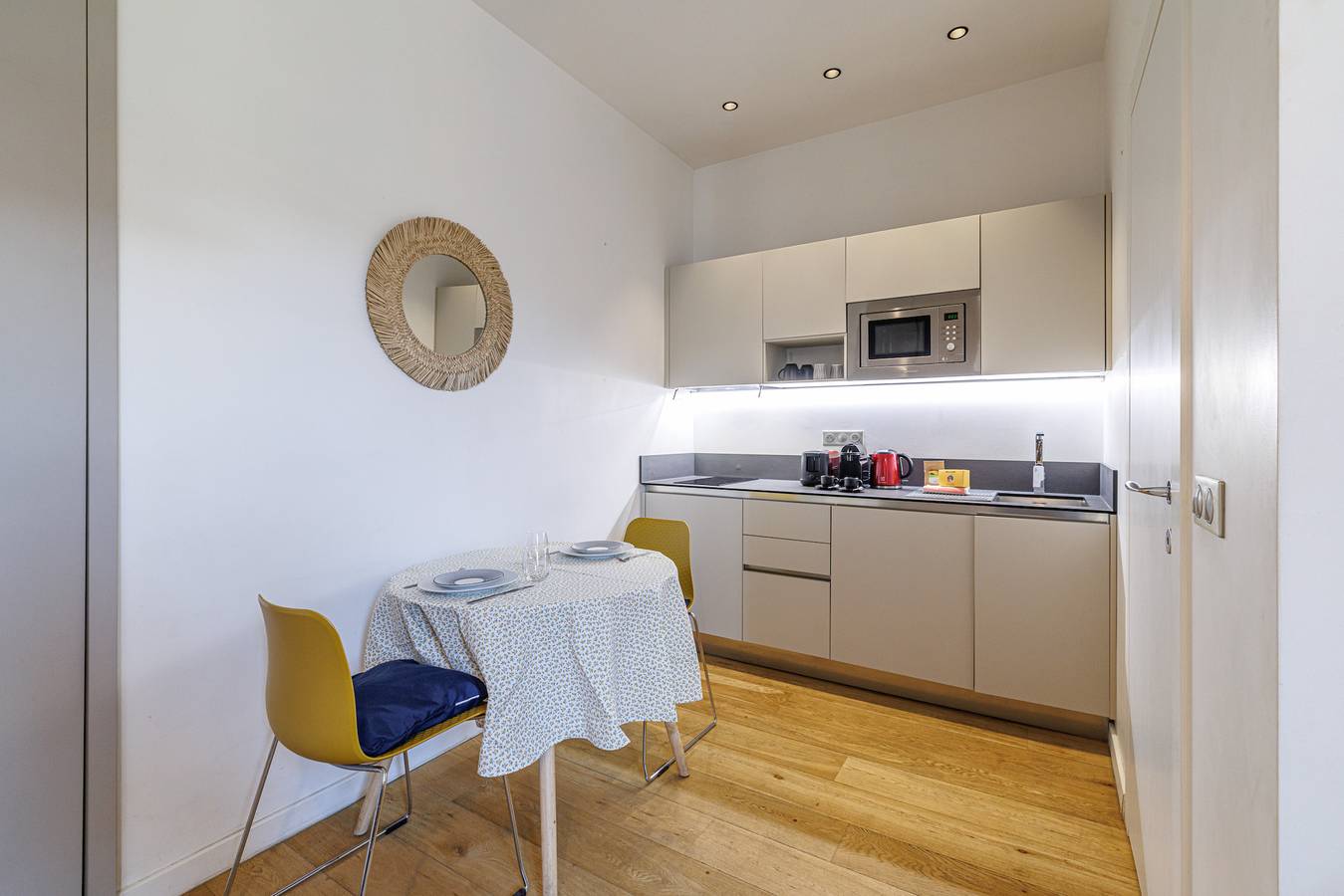 Studio entier, Cassini 24 in Nice, Côte méditerranéenne (France)