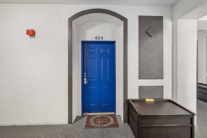 Apartment for 7 people, with garden and pool as well as lake view, child-friendly in Florida