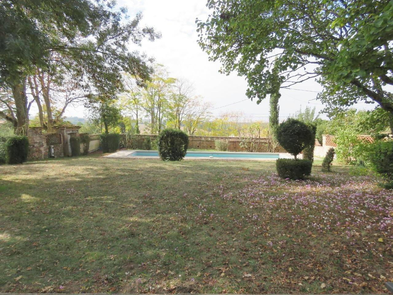 Five-Bedroom House in Azas, Toulouse et ses environs