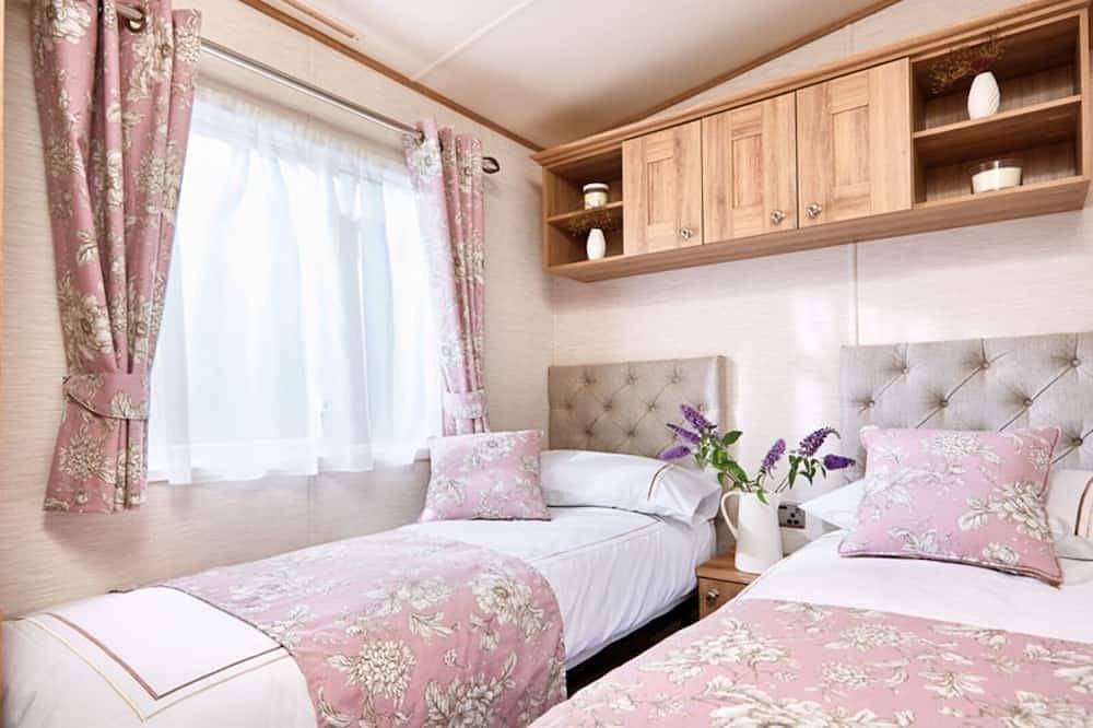 Stag Lodge, Felmoor Holiday Park (Hot Tub Lodge and Dog Friendly) in Northumberland