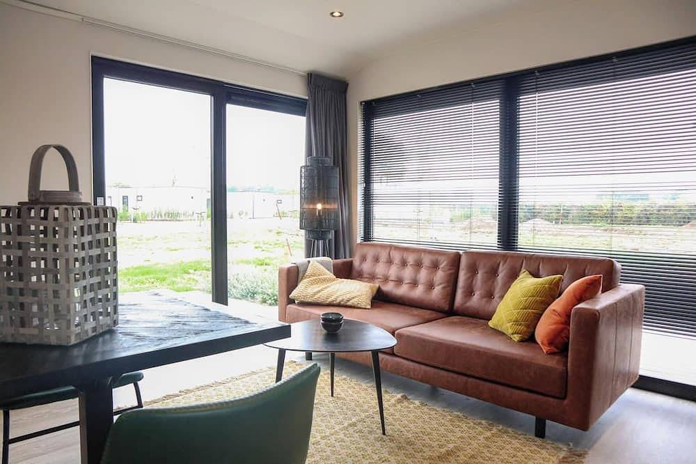 Chalet with 1 bedroom and a terrace in IJssel