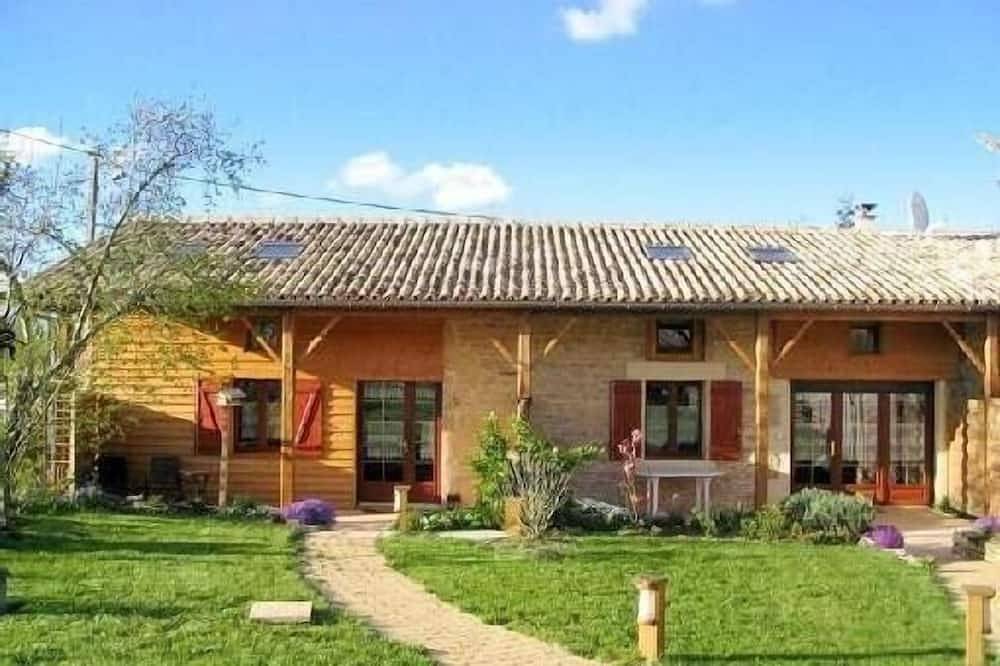 Petit gîte 3 épis à Ruisseau, au coeur du Poitou-Charentes. Ouvert toute l'année in Lezay, Région de Niort
