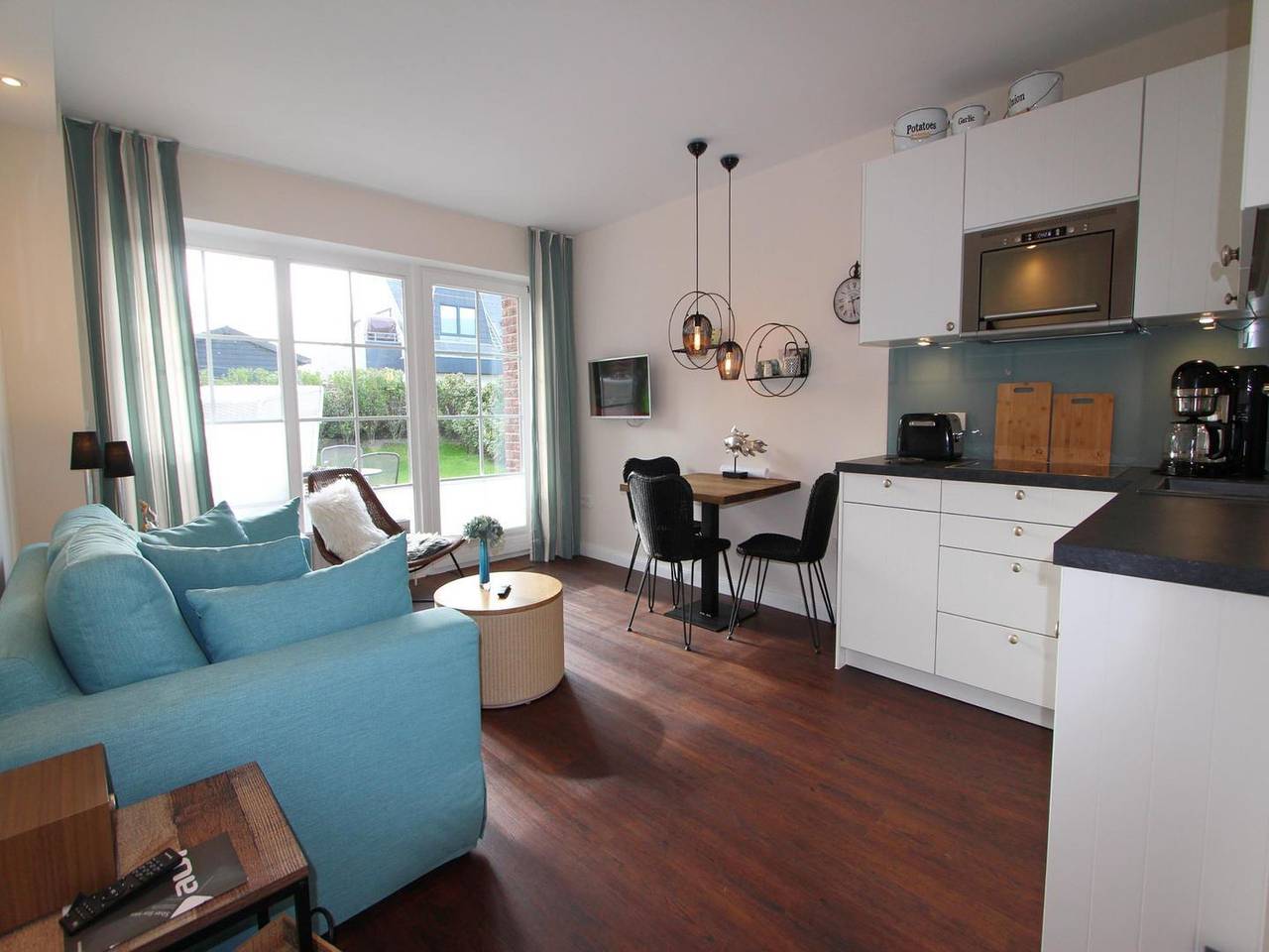 Ganze Wohnung, Neu gestaltetes Zwei-Zimmer-Appartement in zentraler Lage in Wenningstedt in Wenningstedt, Sylt