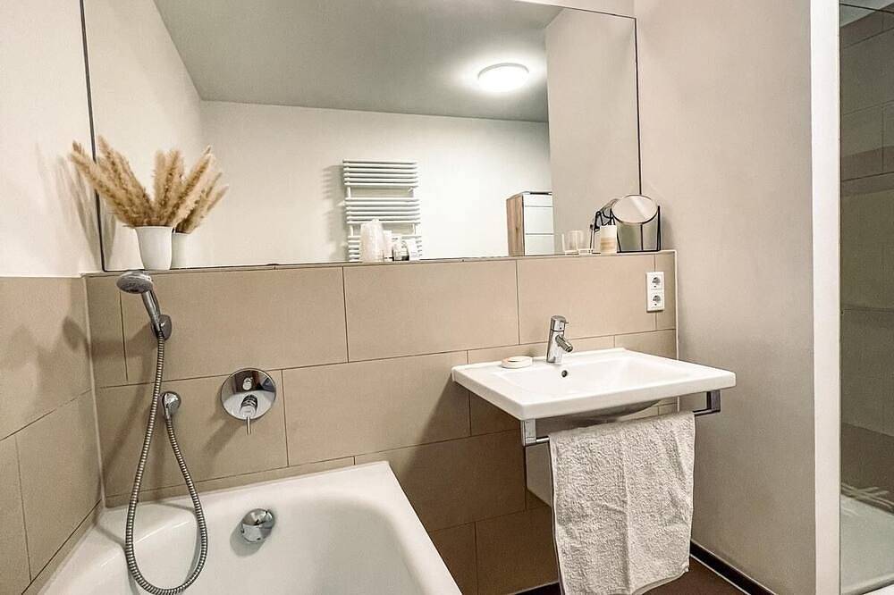 Ganze Wohnung, Schöne Wohnung mit Terasse zum Wohlfühlen in Tutzing, Starnberger See