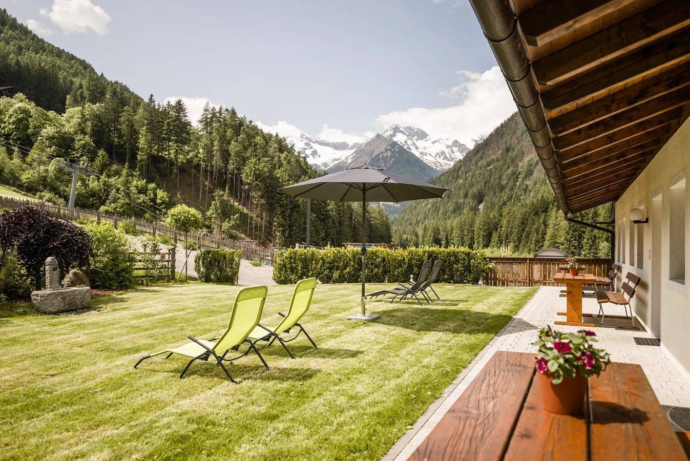 Apartamento inteiro, Angererhof - Apartamento 'Leni' com vista para a montanha, jardim privado e Wi-Fi in Campo Tures, Alto Adige