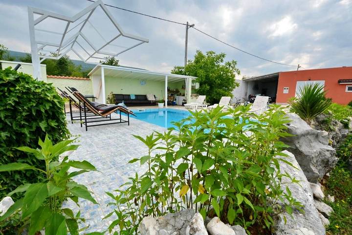 Villa pour 7 personnes, avec piscine ainsi que vue et jardin, animaux acceptés à Sinj - 3