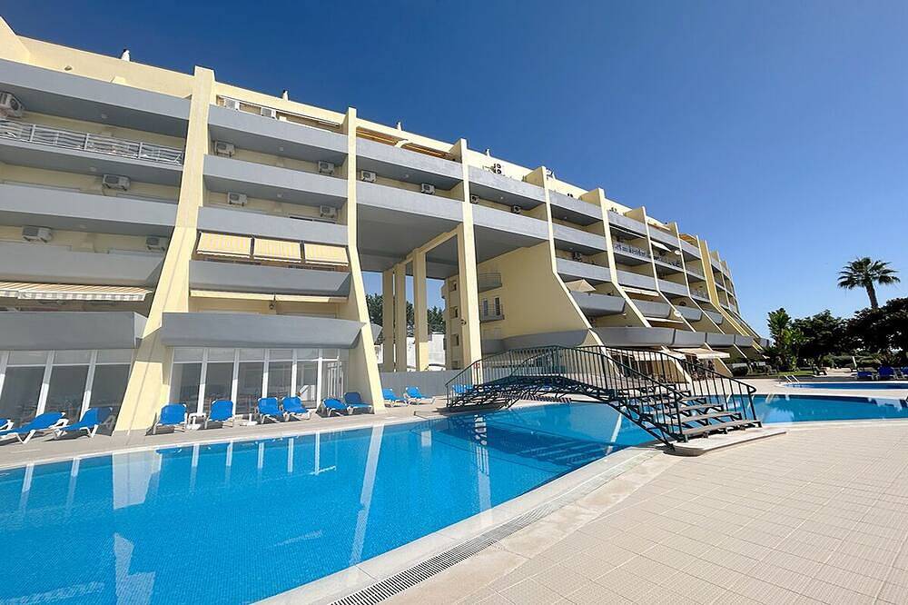 Ganze Wohnung, Condominium do Mar is a popular resort a few minutes walk to the Marina da Lagos in São Sebastião, Lagos