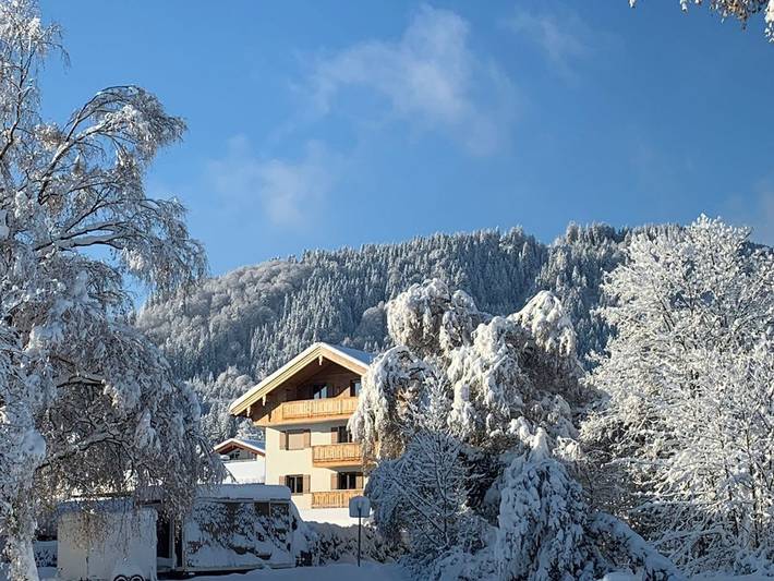 Ferienwohnung für 4 Personen, mit Terrasse und Garten sowie Sauna und Ausblick in Bad Wiessee