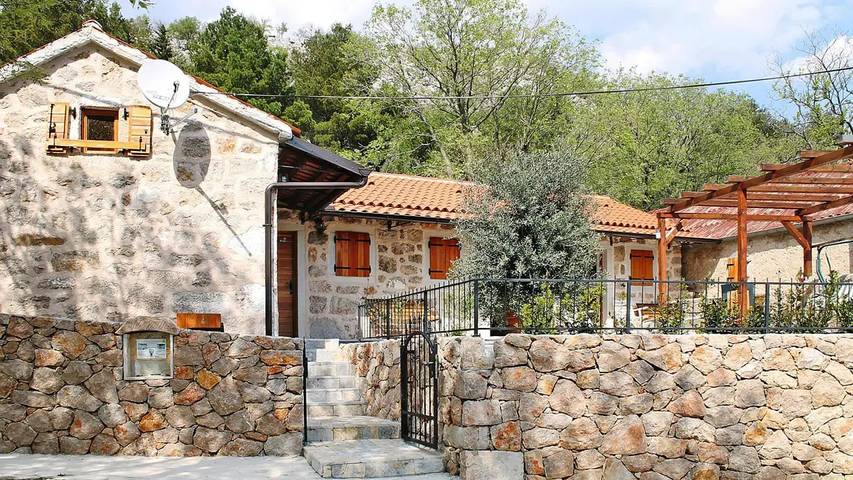 Ferienhaus für 12 Personen, mit Pool und Garten, mit Haustier in Starigrad Paklenica
