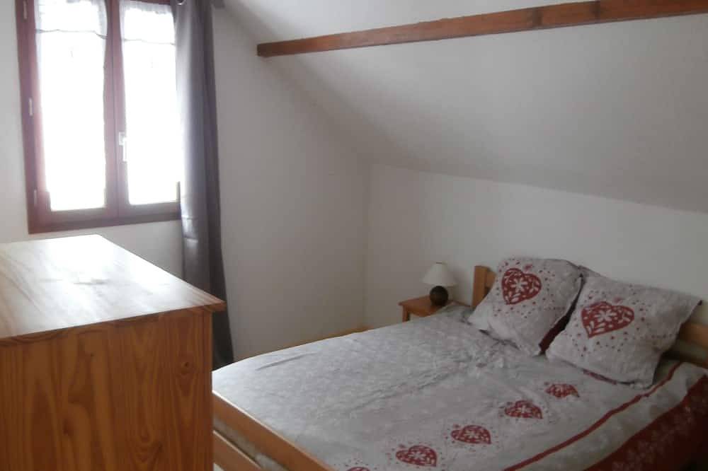 Entire apartment, Just 5 minutes from the Domaine des Sybelles! Fully equipped apartment with view. in Saint-Colomban-des-Villards, Saint-Jean-de-Maurienne region