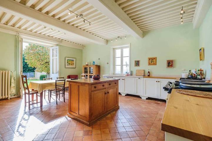 Château pour 15 personnes, avec jardin dans Auvergne-Rhône-Alpes - 2