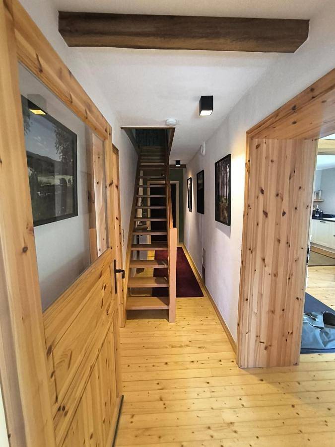 Natur und Wellness ''auf der Hardt'' -Jacuzzi- Sauna- Kinderausstattung- Alleinlage im Wald in Mürlenbach, Vulkaneifel