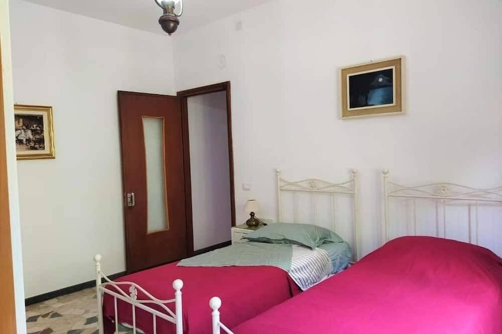 Ganze Wohnung, Apartment two bathrooms six beds in Viverone, Canavese